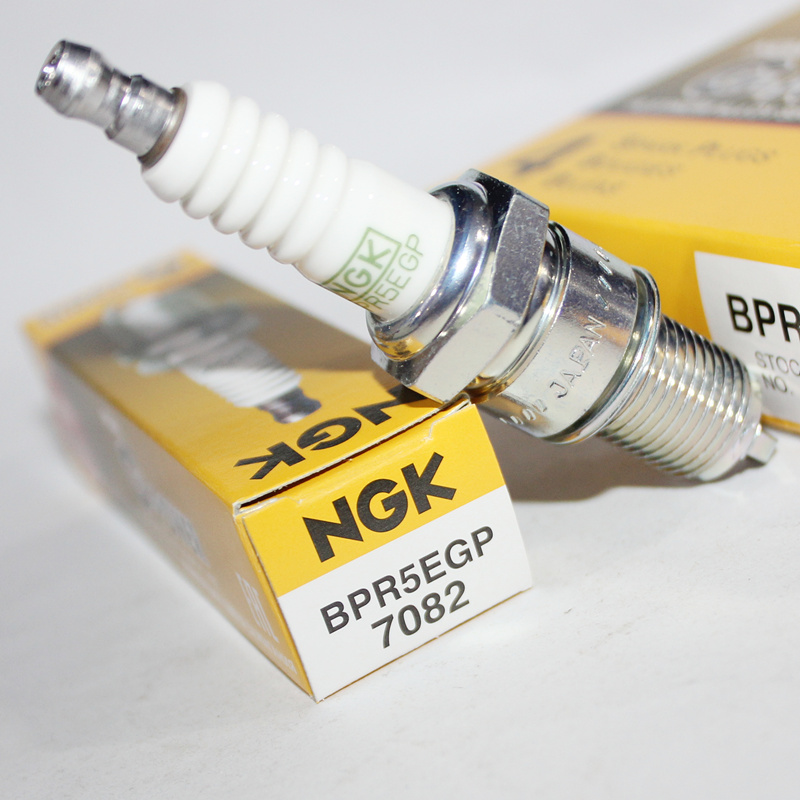 NGK铂金火花塞BPR5EGP抽水机AX100 F5TC瑞风瑞鹰老奥拓高尔1.6L