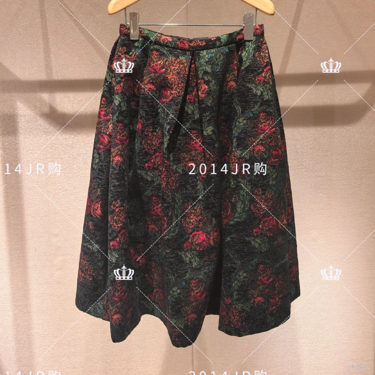 卓雅2025秋丝绒提花A字半身裙