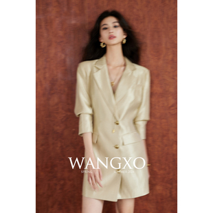 WANGXO｜金丝梭织布粼粼光泽感｜翻领七分袖 单排扣收腰西装 连衣裙