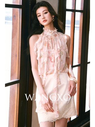 Wangxo |   Shiny Mercerized Satin |   Elegant Short Skirt with a Small A-Line Hem and Lace Trim at the Hem.