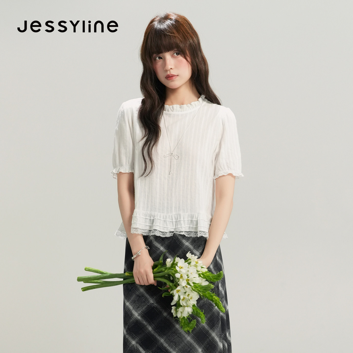 jessyline杰茜莱2026夏新款简约减龄蕾丝花边领白色短袖女士衬衫