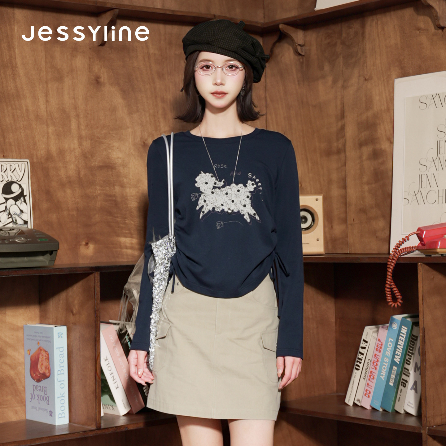 jessyline杰茜莱2026秋新款印花长袖T恤女显瘦百搭小个子抽绳上衣