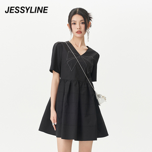 2折特卖款 jessyline夏女装 杰茜莱黑色v领修身连衣裙 324211422