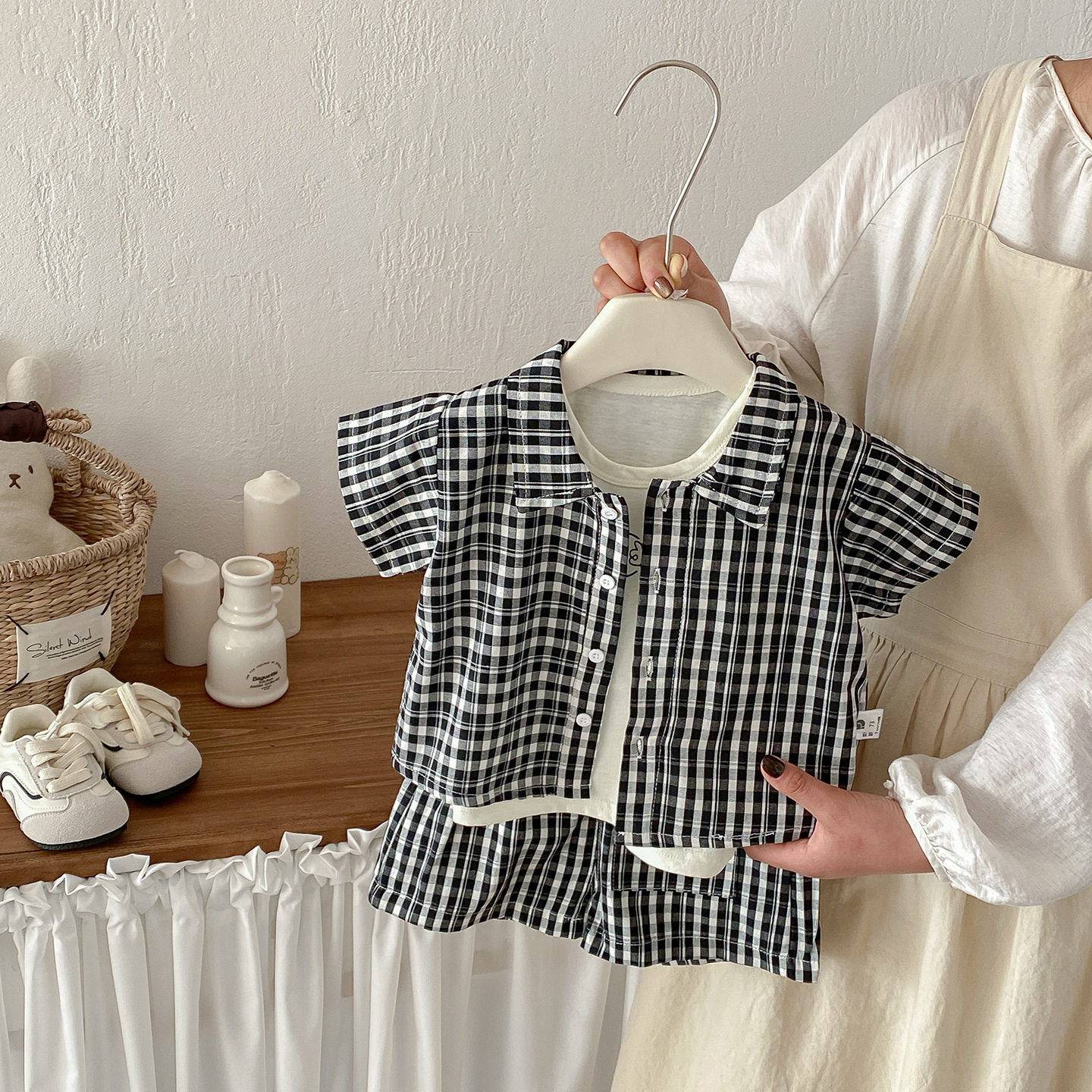 男宝宝夏季套装2026新款韩版纯棉短袖衬衫小童宽松格子短裤两件套