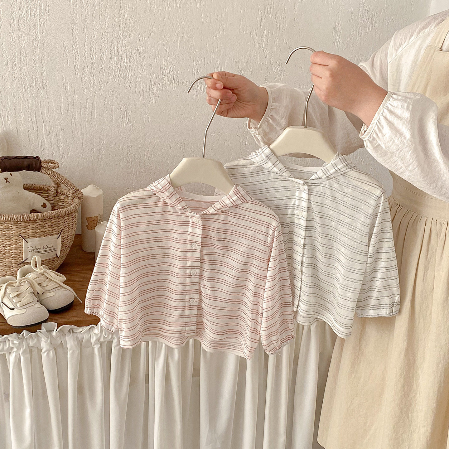 女宝宝时髦防晒长袖罩衫2026夏季新款薄款空调衫女童透气条纹外套