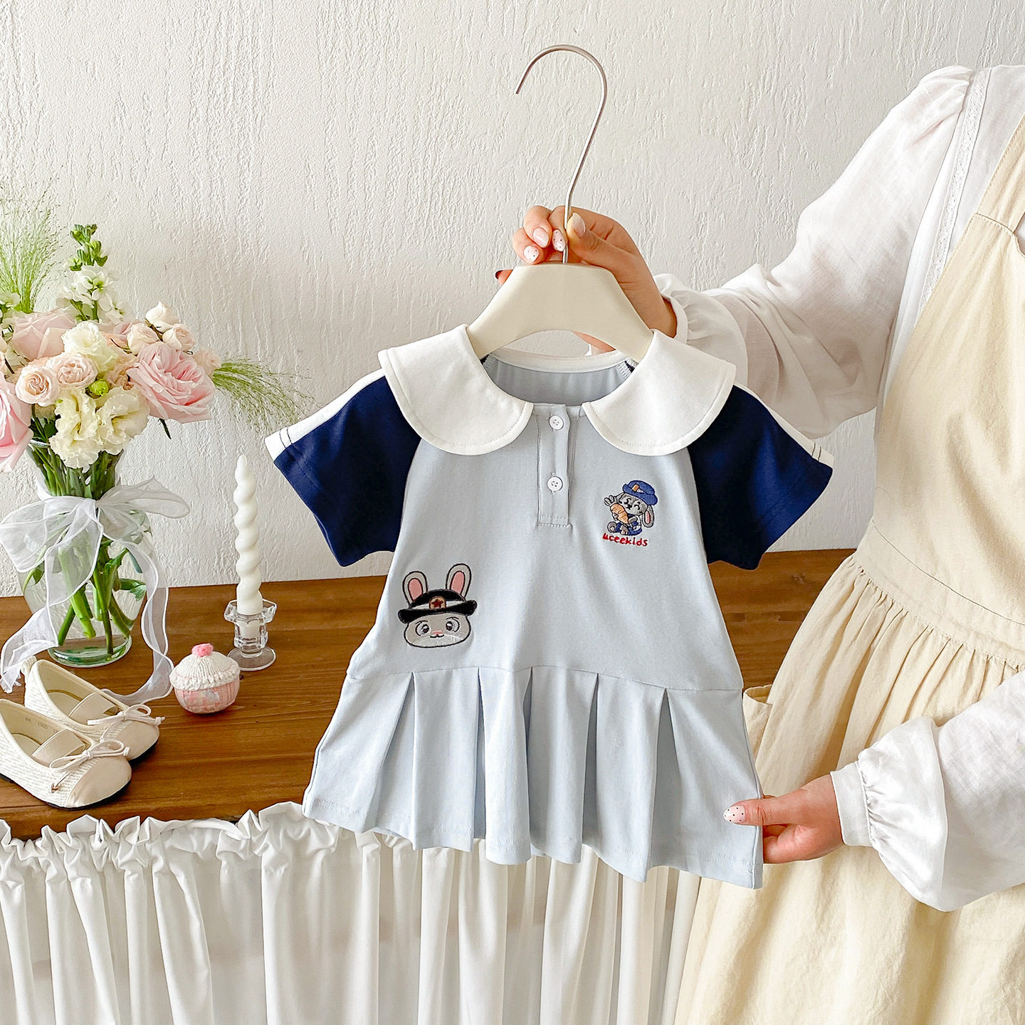 夏季新款棉质裙子婴儿卡通刺绣公主裙女宝宝甜美娃娃领短袖连衣裙