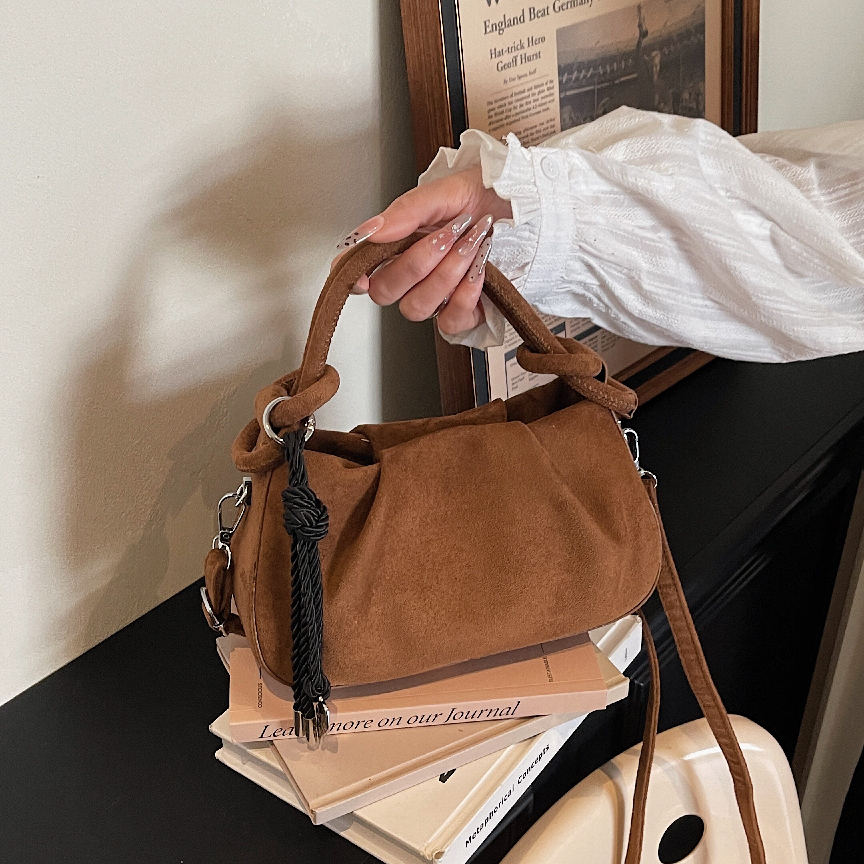 复古精致麑皮绒包包女新款小众单肩时尚百搭斜挎包超火手提小拎包