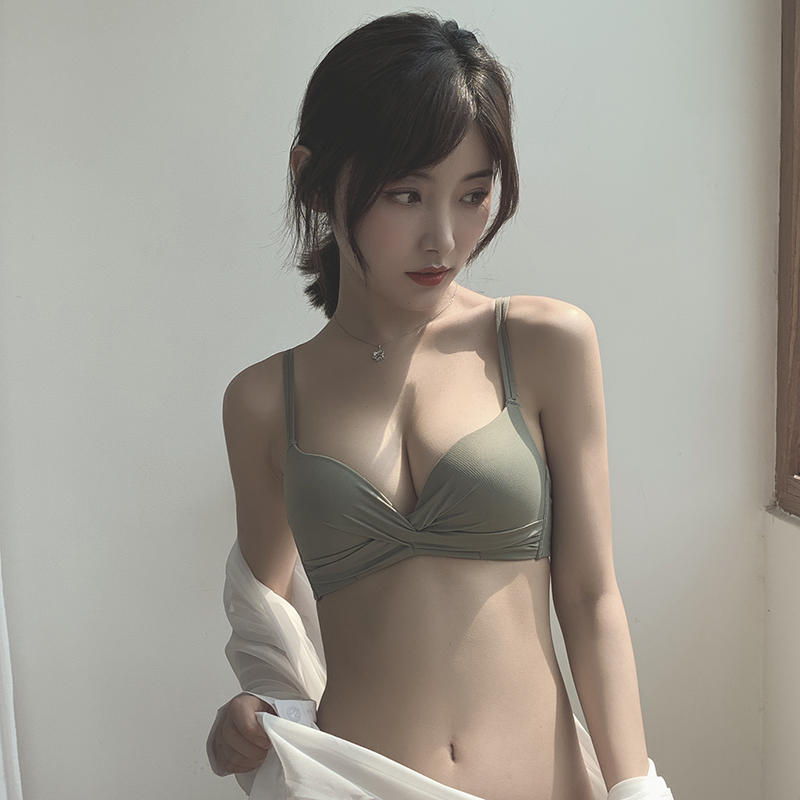 无钢圈小胸防滑肩带薄款调整型胸罩