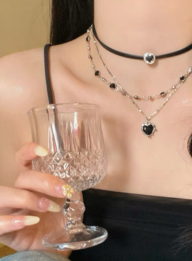 黑色爱心吊坠项链女款高级感轻奢小众甜酷毛衣链多层叠戴挂脖配饰