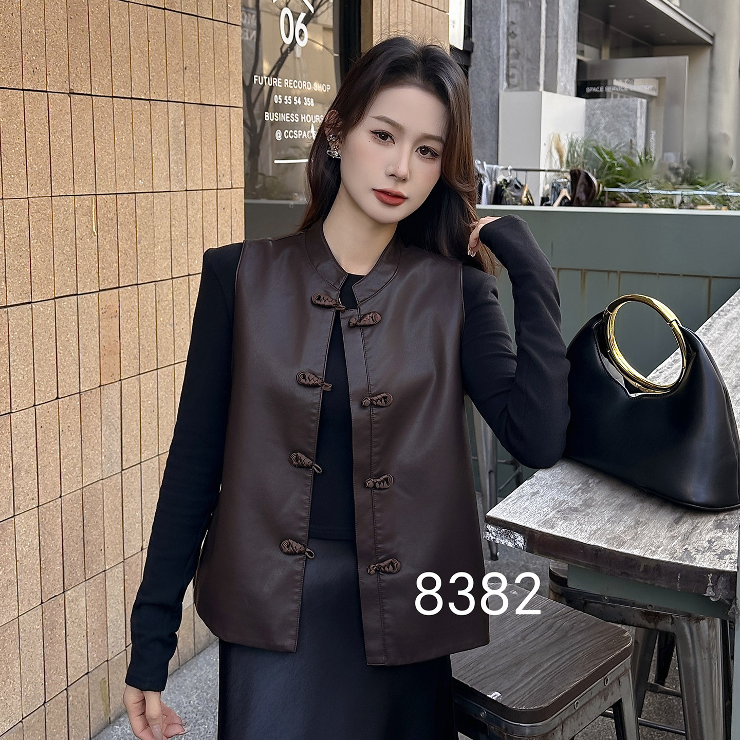 新中式国风马甲坎肩盘扣马夹女蛋白皮中国风唐装背心春秋无袖外套