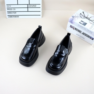 10真皮牛皮春秋季新款撤柜粗跟圆头亮面时尚百搭舒适女乐福鞋皮鞋