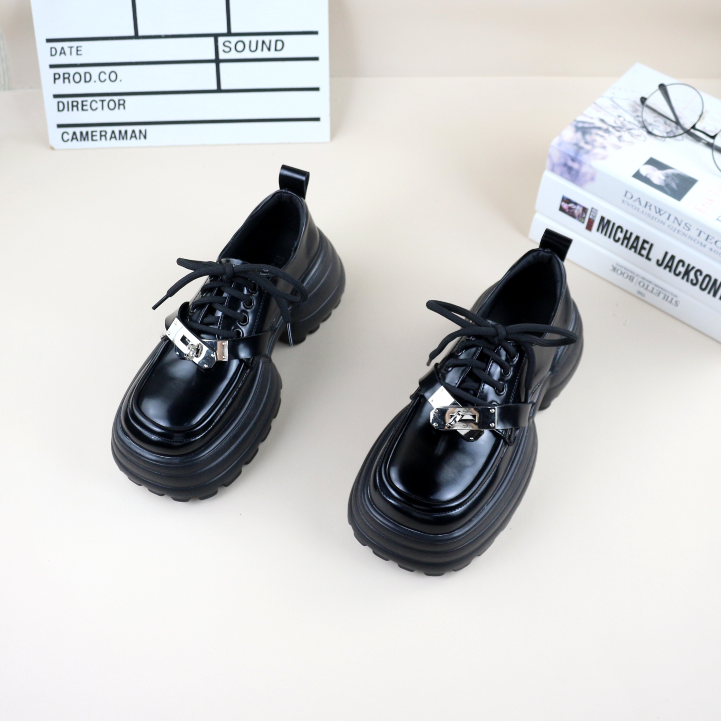 粗跟厚底增高系带金属扣乐福鞋