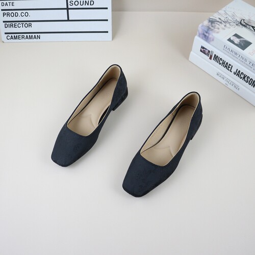 春秋绸缎刺绣粗跟方头女单鞋