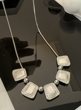 新款复古银色金属薄片项链精致气质几何方块锁骨链饰品