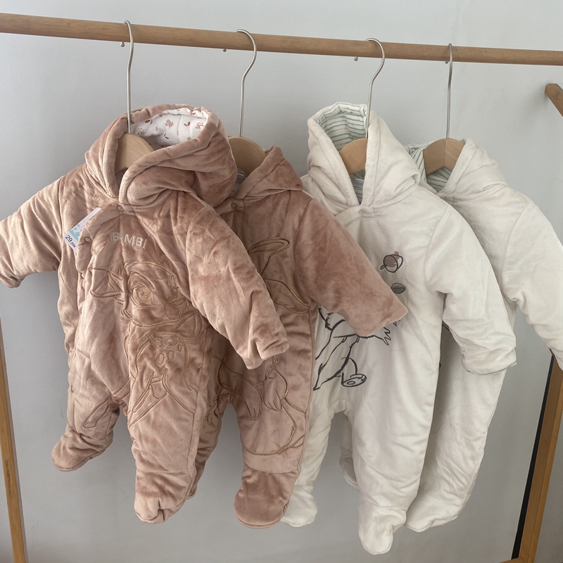 小松鼠外出服秋冬加绒连体服