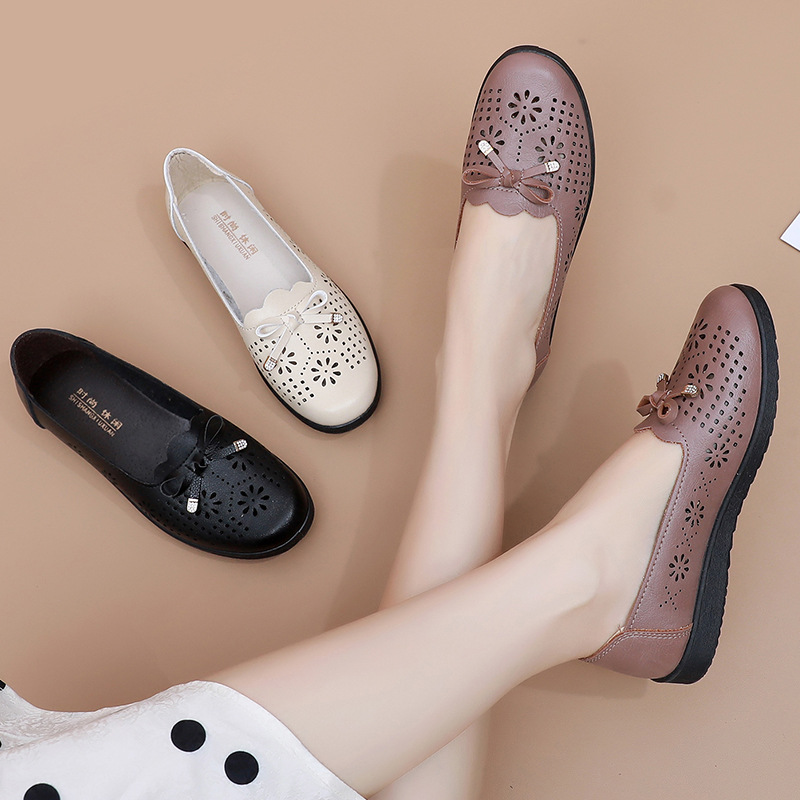妈妈凉鞋女2024夏季新款镂空洞洞单鞋软底防滑皮鞋中老年人女鞋