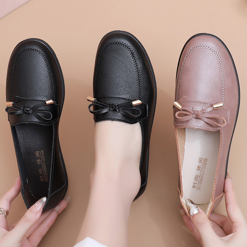 2025春秋款妈妈鞋单鞋软底舒适平底防滑老人皮鞋中老年人奶奶女鞋