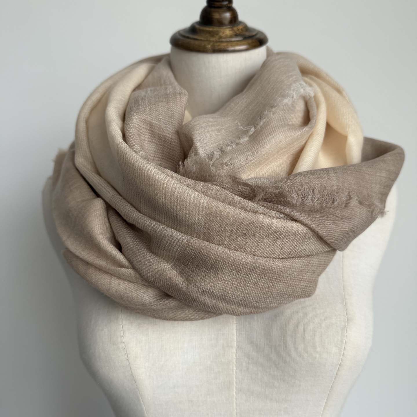 出欧洲山羊绒围巾空调房披肩加宽加长样巾无瑕疵欧美百搭女送礼