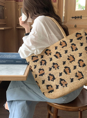 时髦小众设计高级感豹纹手提草编包大容量休闲度假风单肩编织包潮