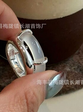 小众设计轻奢轻透白玉髓戒指女感时尚个性指环清冷感