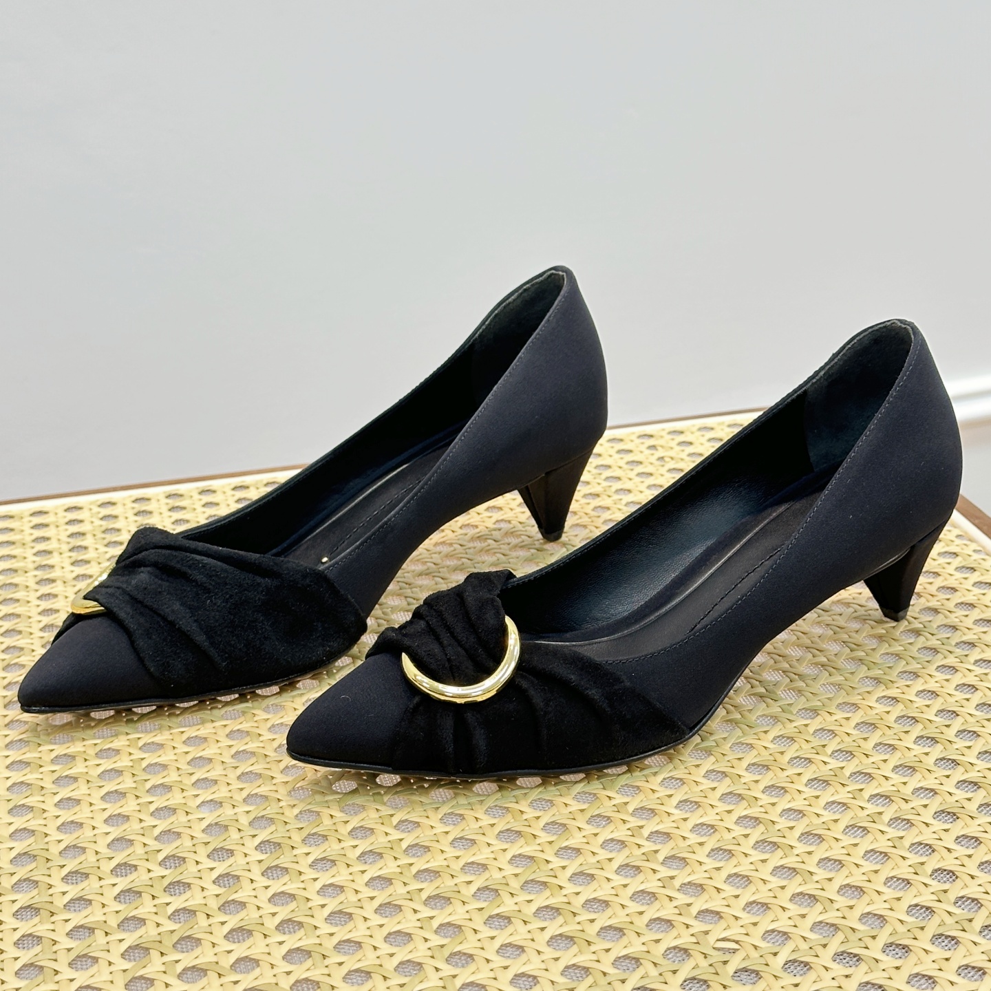 STELLALUNA尖头浅口猫跟优雅单鞋