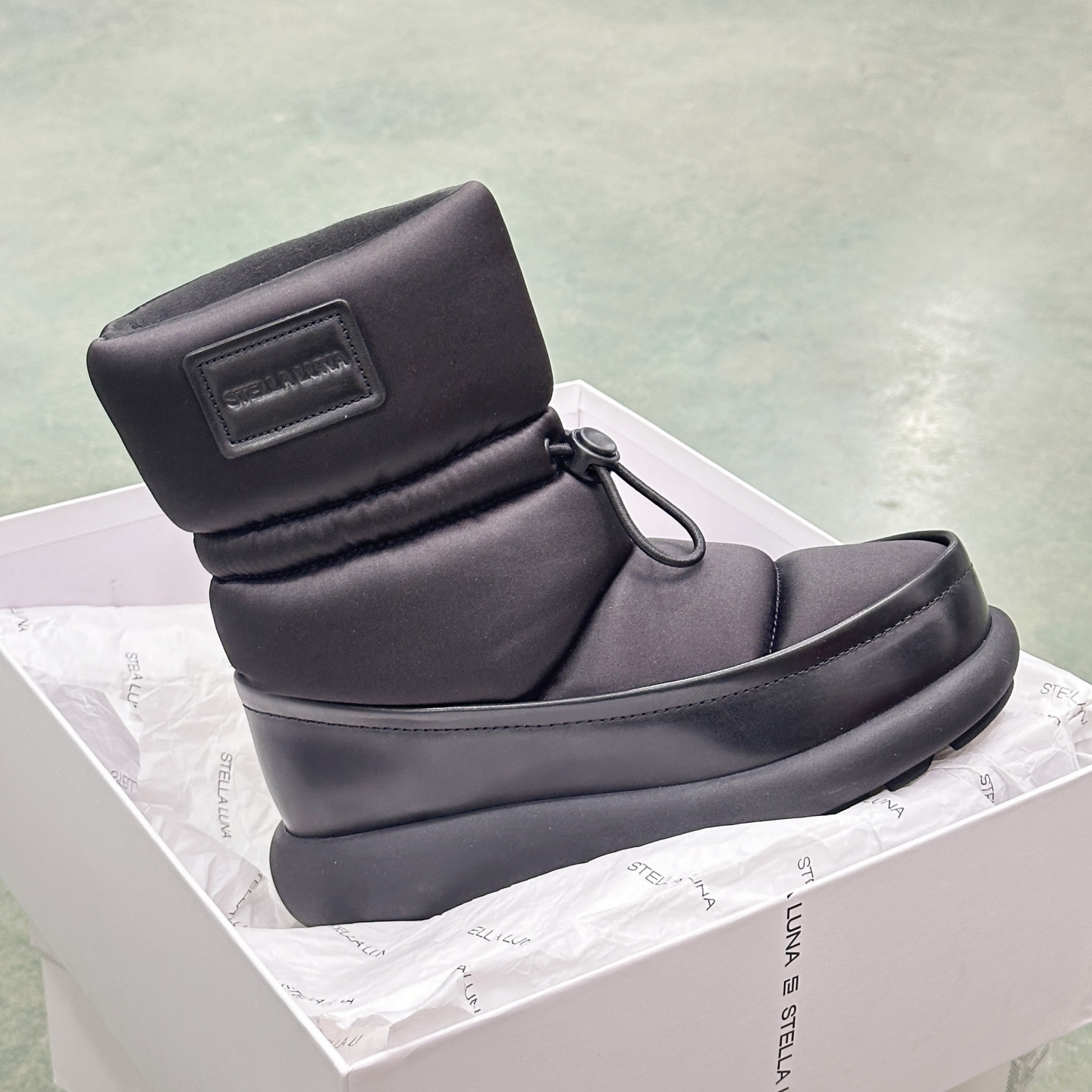 露娜冬季圆头厚底雪地靴