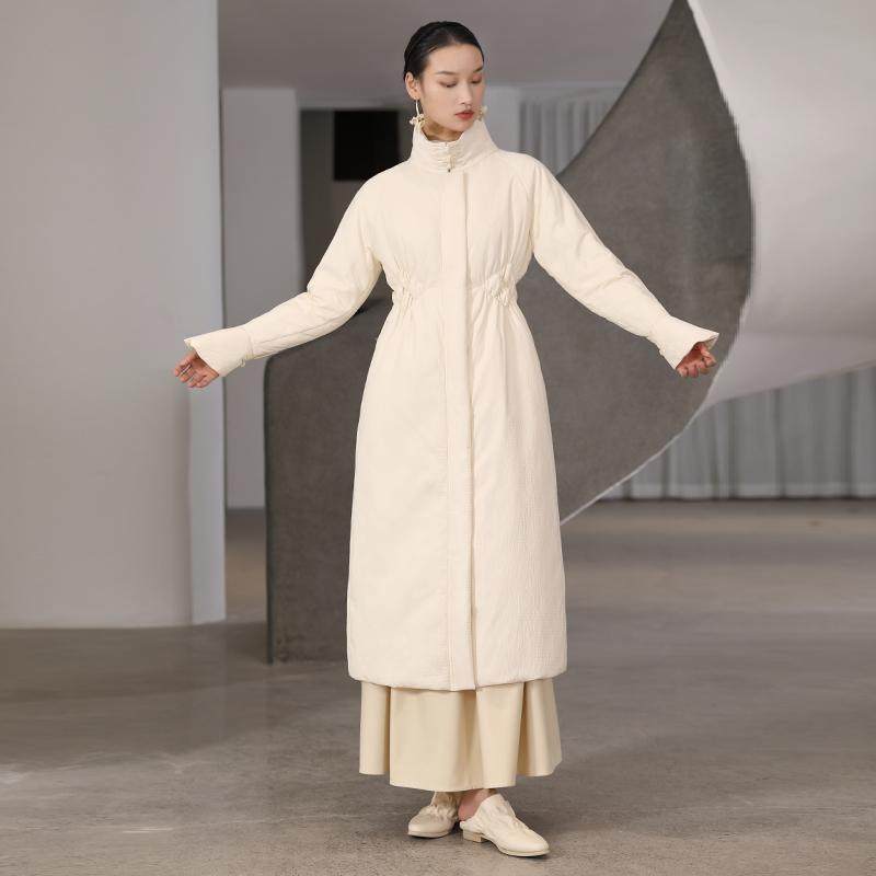 界内界外新中式收腰保暖显瘦立领白色中国风长款羽绒服J33Y721