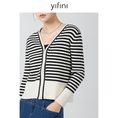 Yifini 黑白条纹针织开衫 易菲落肩V领短款 毛织外套女春秋新款