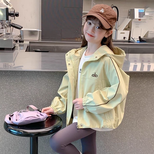 女童春秋外套冲锋衣上衣2026新款 洋气防风风衣中大童夹克 儿童韩版