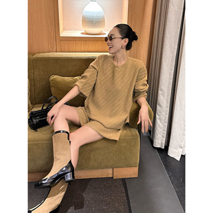 秋冬时尚 紫紫 套装 褶皱休闲水波纹年轮毛衣短裤 女 三宅风套装