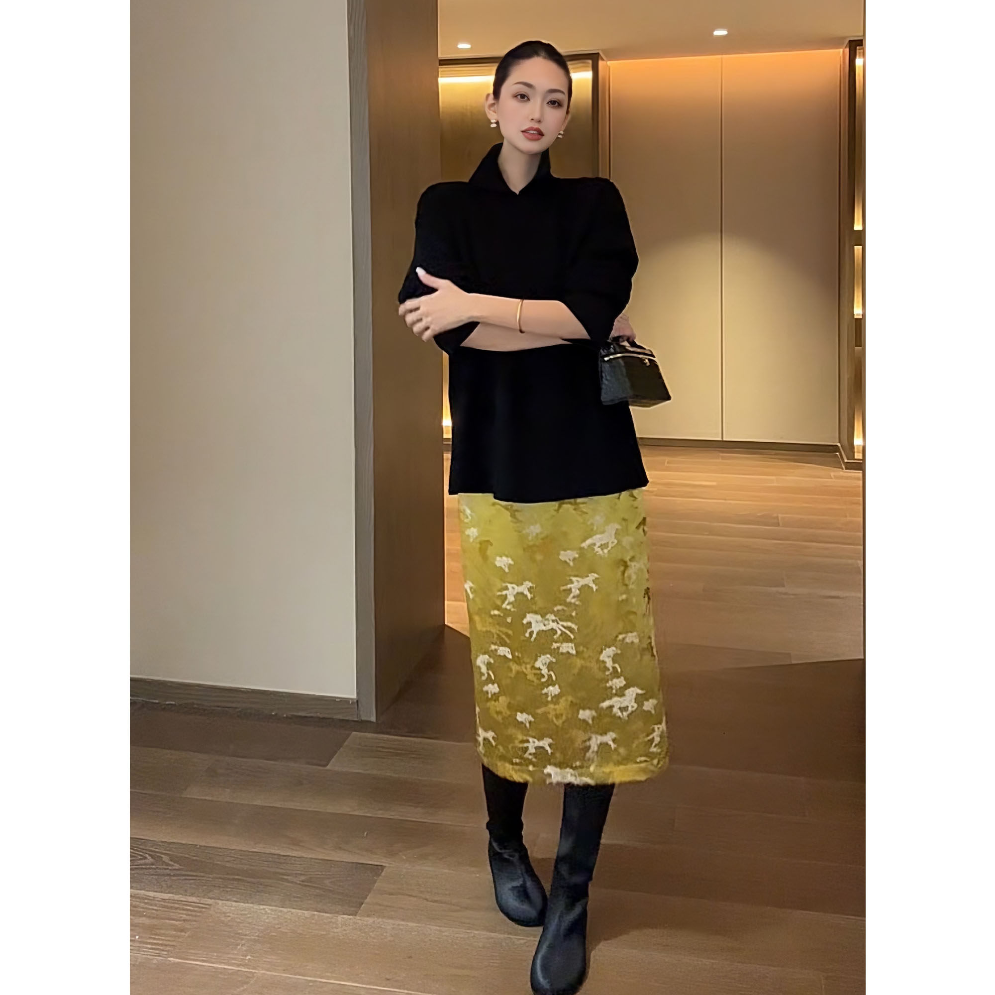 AME 午马之美裙 浅中式印花斜裁稠感松紧腰中长裙后开叉半身裙女