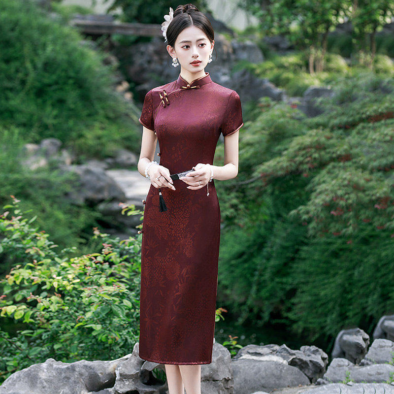 红色妈妈高考送考新中式长款改良旗袍2026新款女复古日常可穿夏季