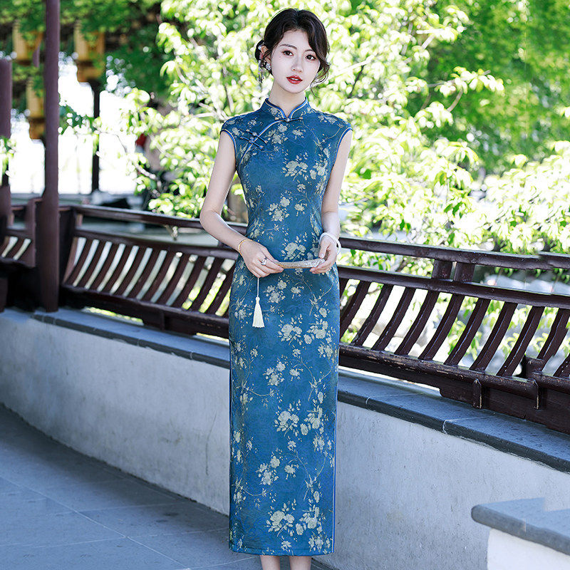2026夏季新款新中式改良旗袍女蓝色花卉长款修身无袖高级感民国风