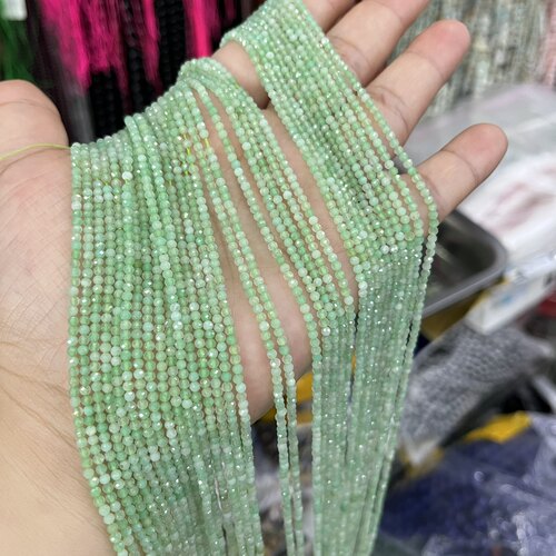 绿色澳洲玉颜色好几乎没有黑点