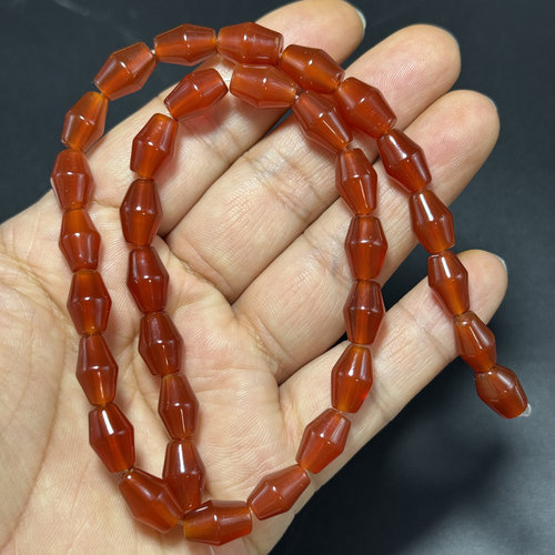 天然油润红八棱玛瑙7.8*11.5mm半成品散珠一条约33颗配珠隔珠