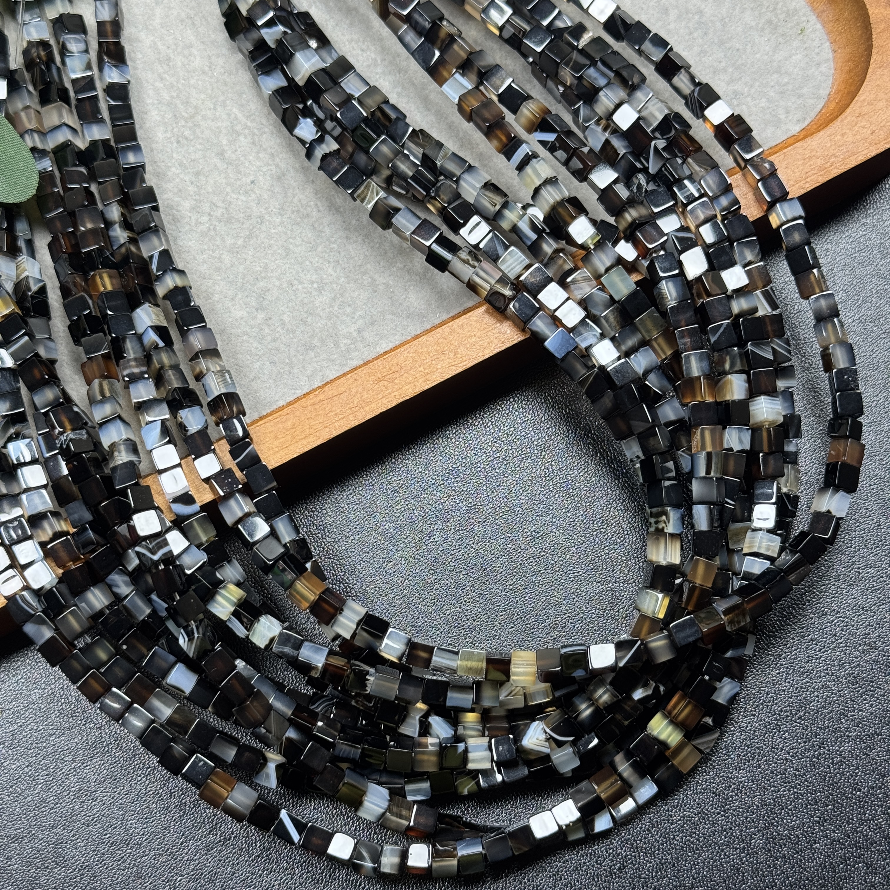 4mm黑白色缠丝油润玛瑙方糖散珠半成品DIY项链手链配珠