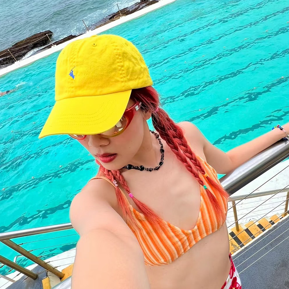 jennie同款刺绣小马软顶遮阳鸭舌帽显脸小棒球男女帽子