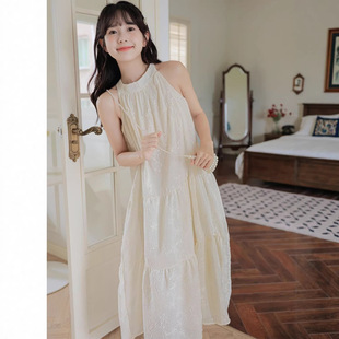 2026夏季新款法式别致小个子无袖挂脖连衣裙女宽松海边度假中长裙