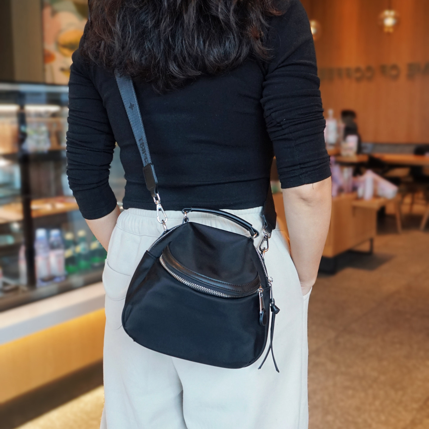 马鞍包女小型高级感简约百搭大气轻便防水尼龙宽肩带斜挎包贝壳包