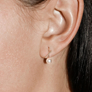 MINI BLOOM 交叉珍珠耳钉气质通勤耳环简约时尚纯银电镀K金耳饰
