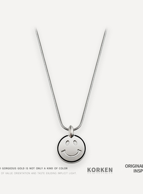 KOEKEN镂空卡通笑脸圆牌蛇骨项链