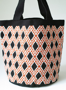 哥仑比亚WAYUU部落手工编织瓦尤包单股TOTE托特金银线黑白红菱形