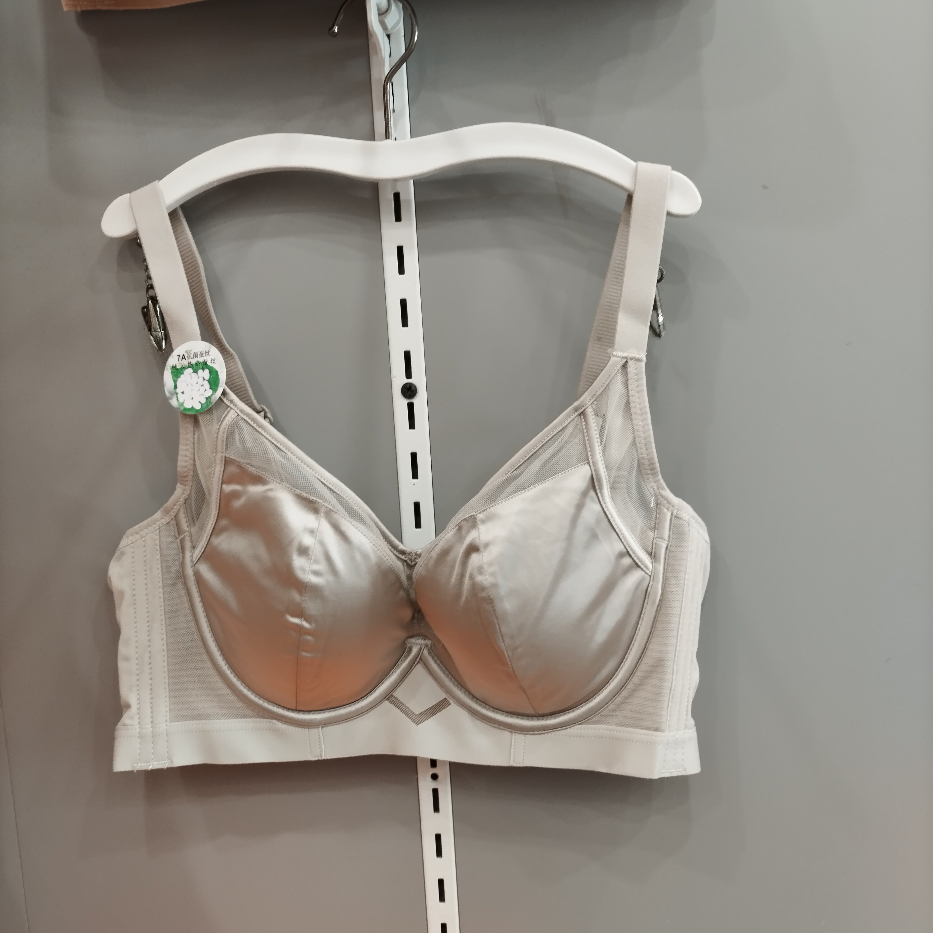 光面冰淇淋杯薄款桑蚕丝内里软钢圈内衣收副乳防下垂文胸罩6671B