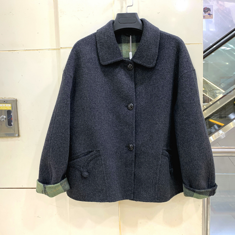 OSY-25D8710 时尚格子袖口盘扣口袋翻领休闲短装双面羊绒大衣冬装