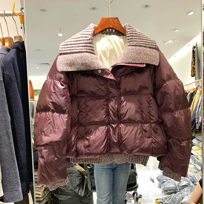 M.COCOSS C51323B 针织大翻领休闲减龄亮皮面加厚短装羽绒服冬装