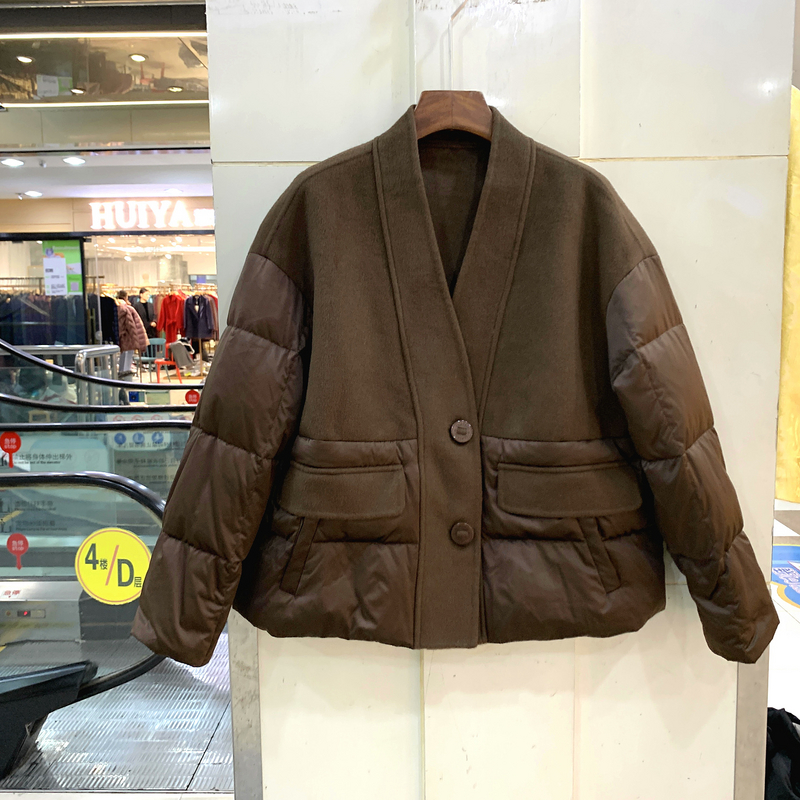 S915 欧货冬装2025新款双羊绒拼接两粒扣V领短装鹅绒羽绒服正品女