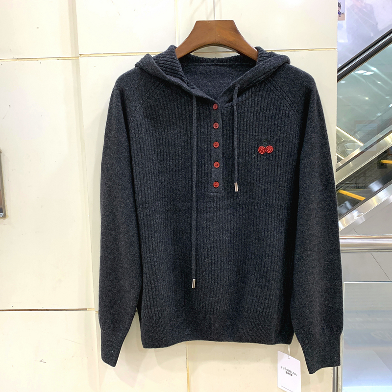 623-938秋冬2025新款时尚气质钉珠胸花休闲连帽针织羊绒羊毛衫女