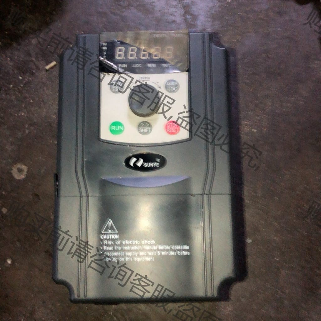 功能正常议价 日业变频器CM530－A04T4R ／5R5PB刚刚从设备拆