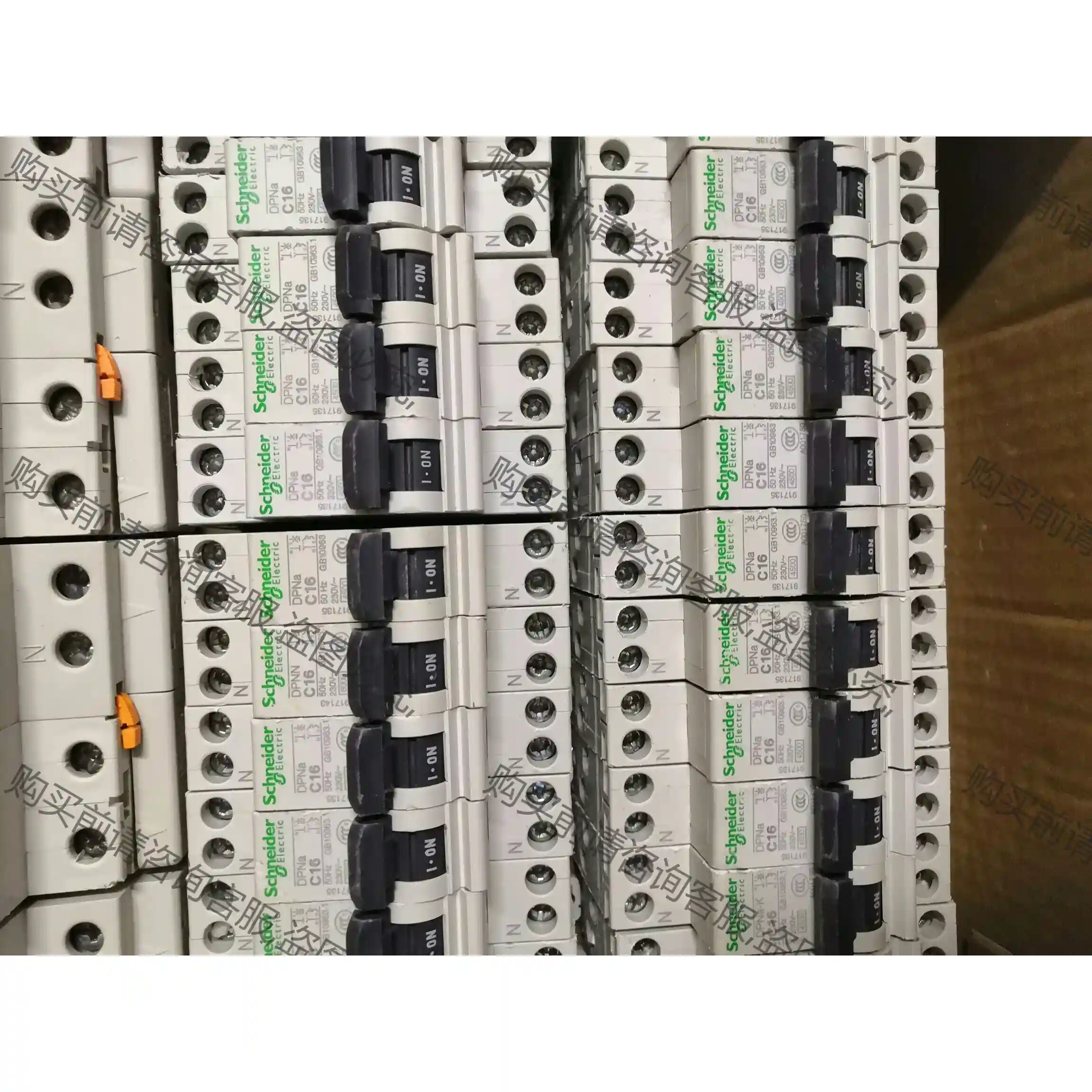 施耐de1P+N空气断路器 1P位宽度，拆机二手成色如图，10 先议价