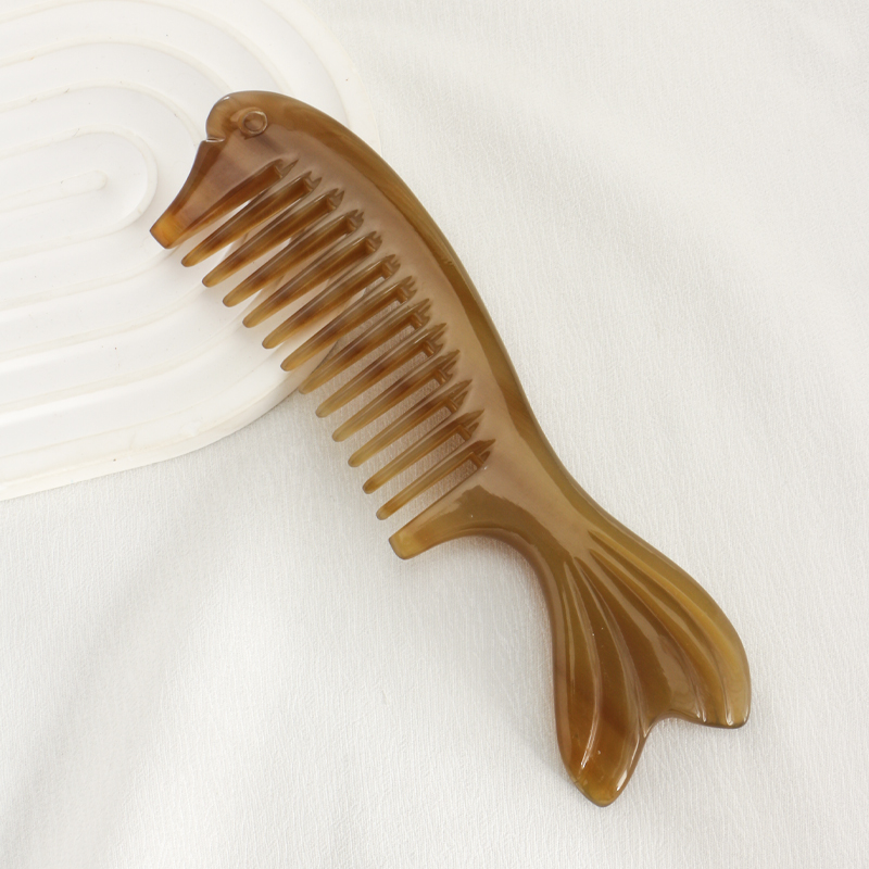天然牛角梳子鱼尾顺发按摩梳实用美发梳子日用头皮清洁梳长约15CM